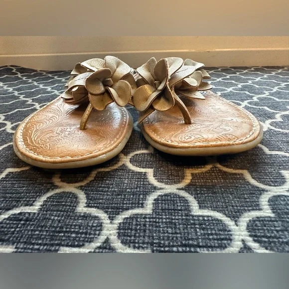 B.O.C. Women’s Gold Metallic Flats with Floral Detail- size 10 - Picture 4 of 4